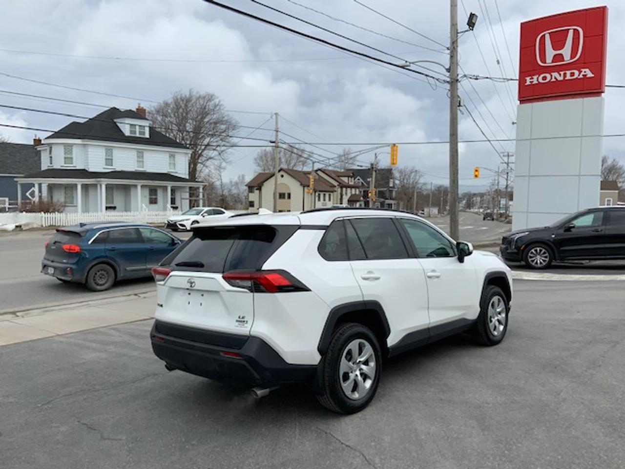 2019 Toyota RAV4 LE Photo