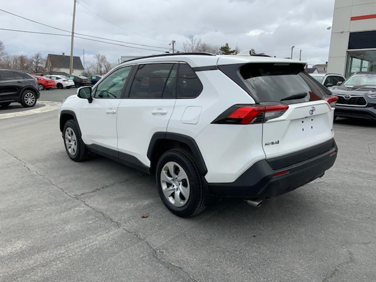 2019 Toyota RAV4 LE Photo