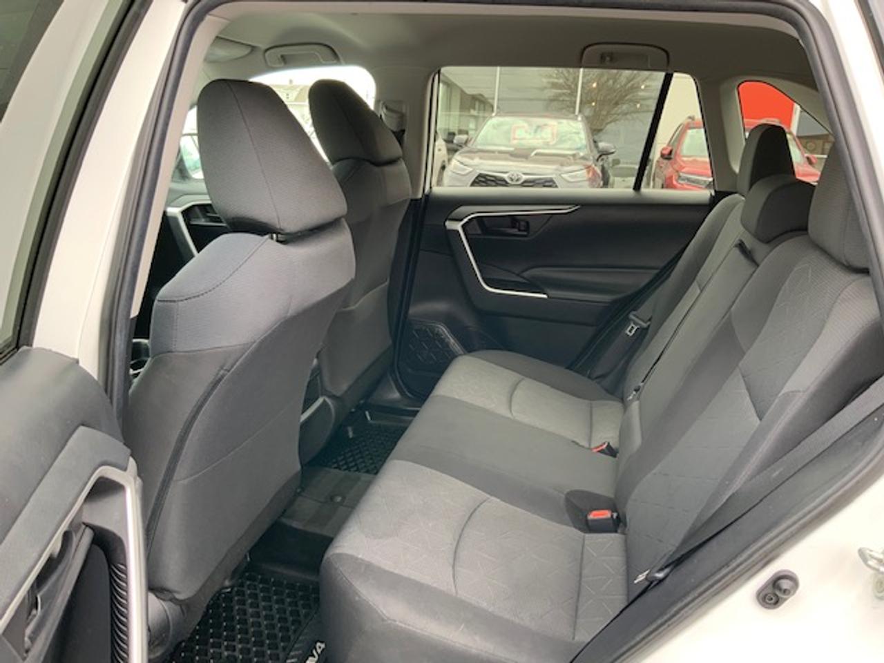 2019 Toyota RAV4 LE Photo