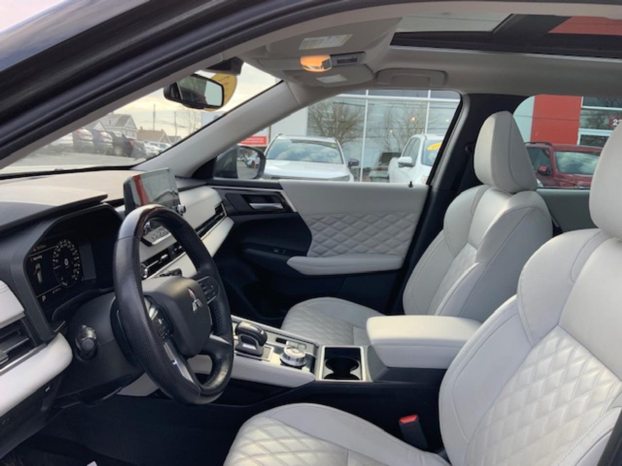 2023 Mitsubishi Outlander SEL Photo