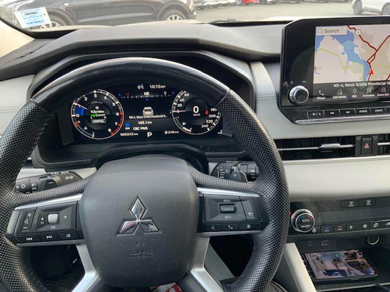 2023 Mitsubishi Outlander SEL Photo1