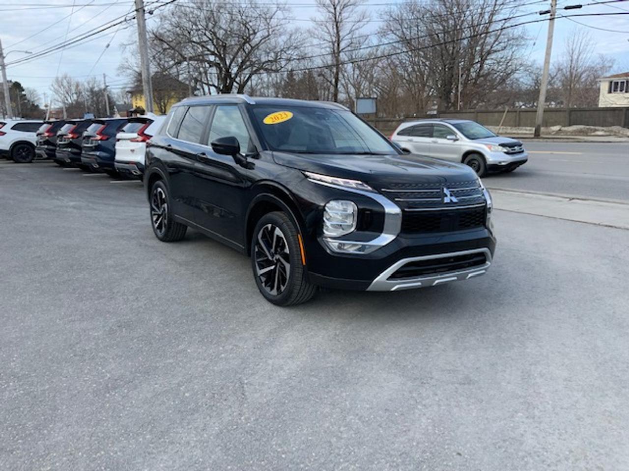 2023 Mitsubishi Outlander SEL Photo3