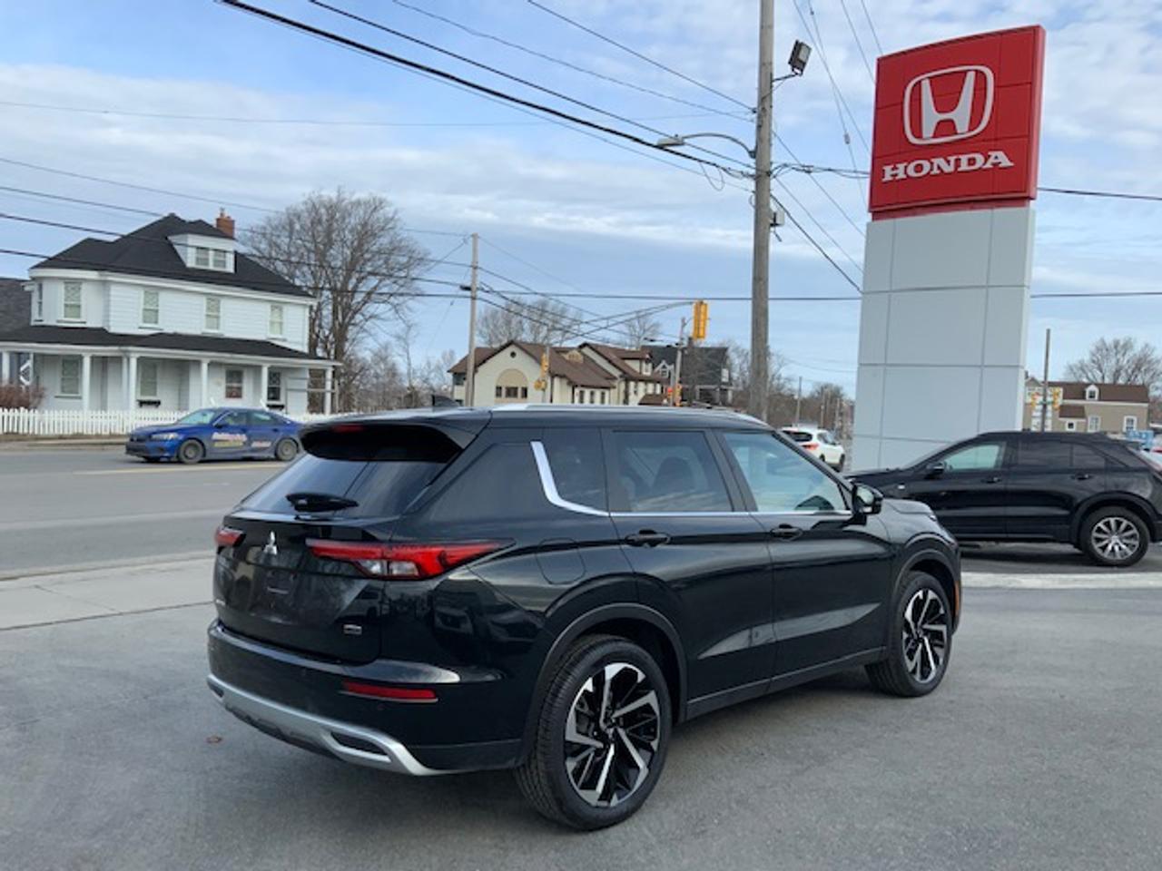 2023 Mitsubishi Outlander SEL Photo