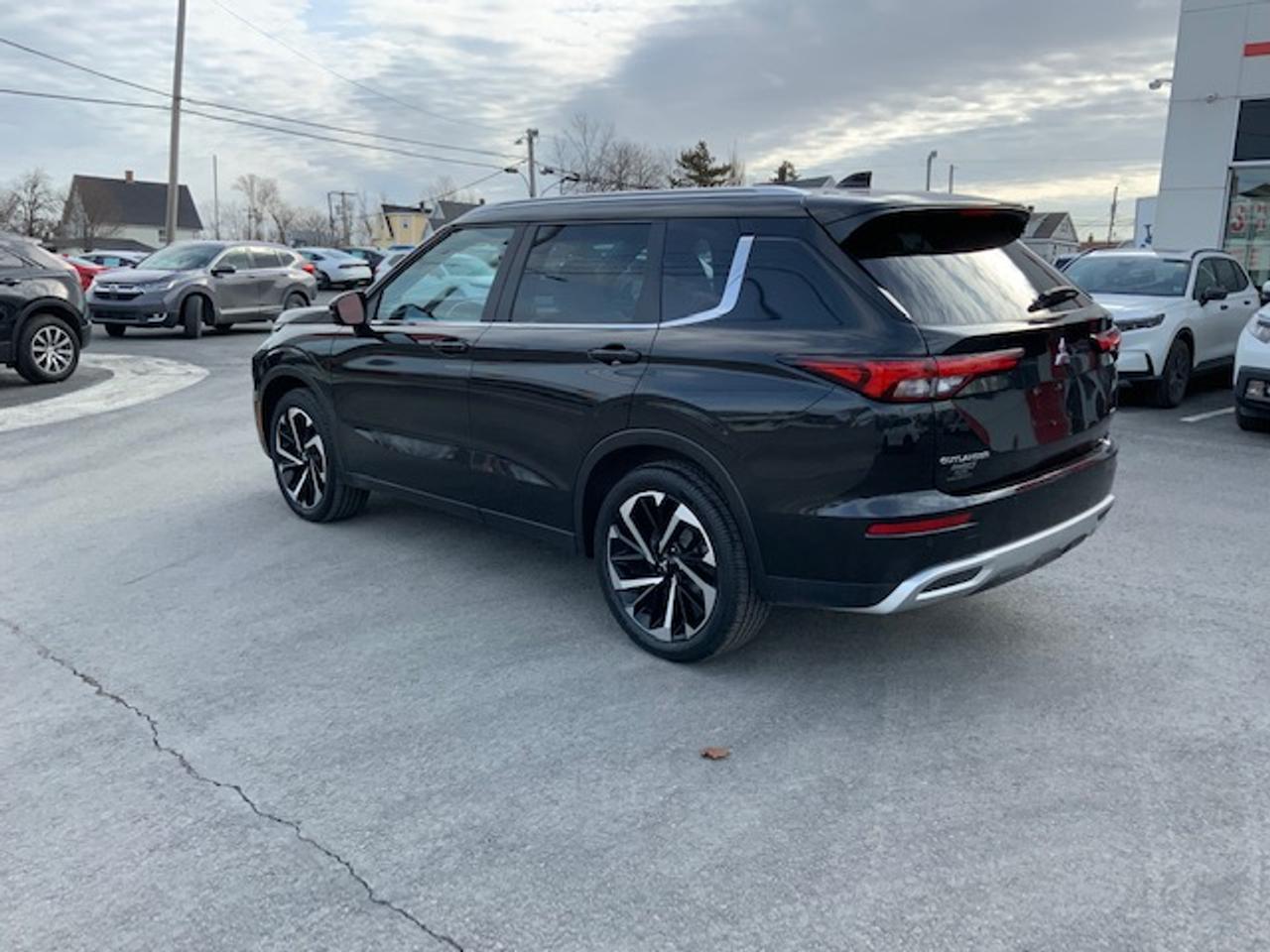 2023 Mitsubishi Outlander SEL Photo