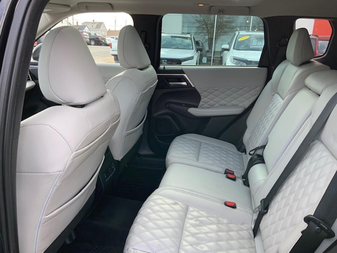 2023 Mitsubishi Outlander SEL Photo
