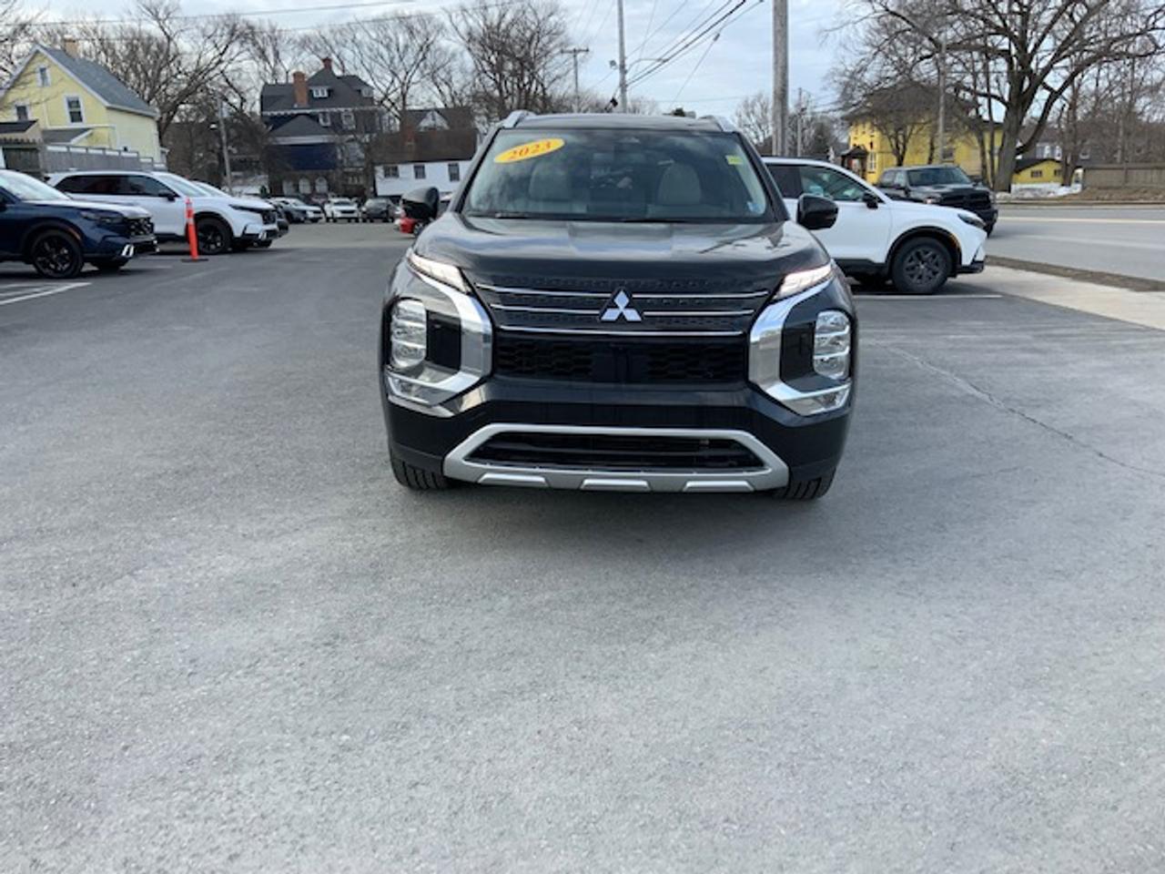 2023 Mitsubishi Outlander SEL Photo2