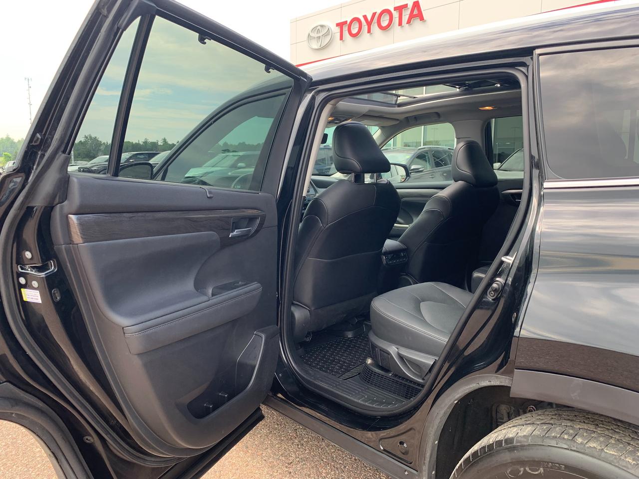 2023 Toyota Highlander Hybrid Platinum Photo