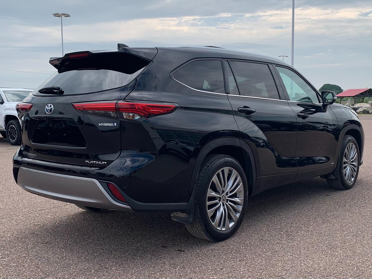 2023 Toyota Highlander Hybrid Platinum Photo