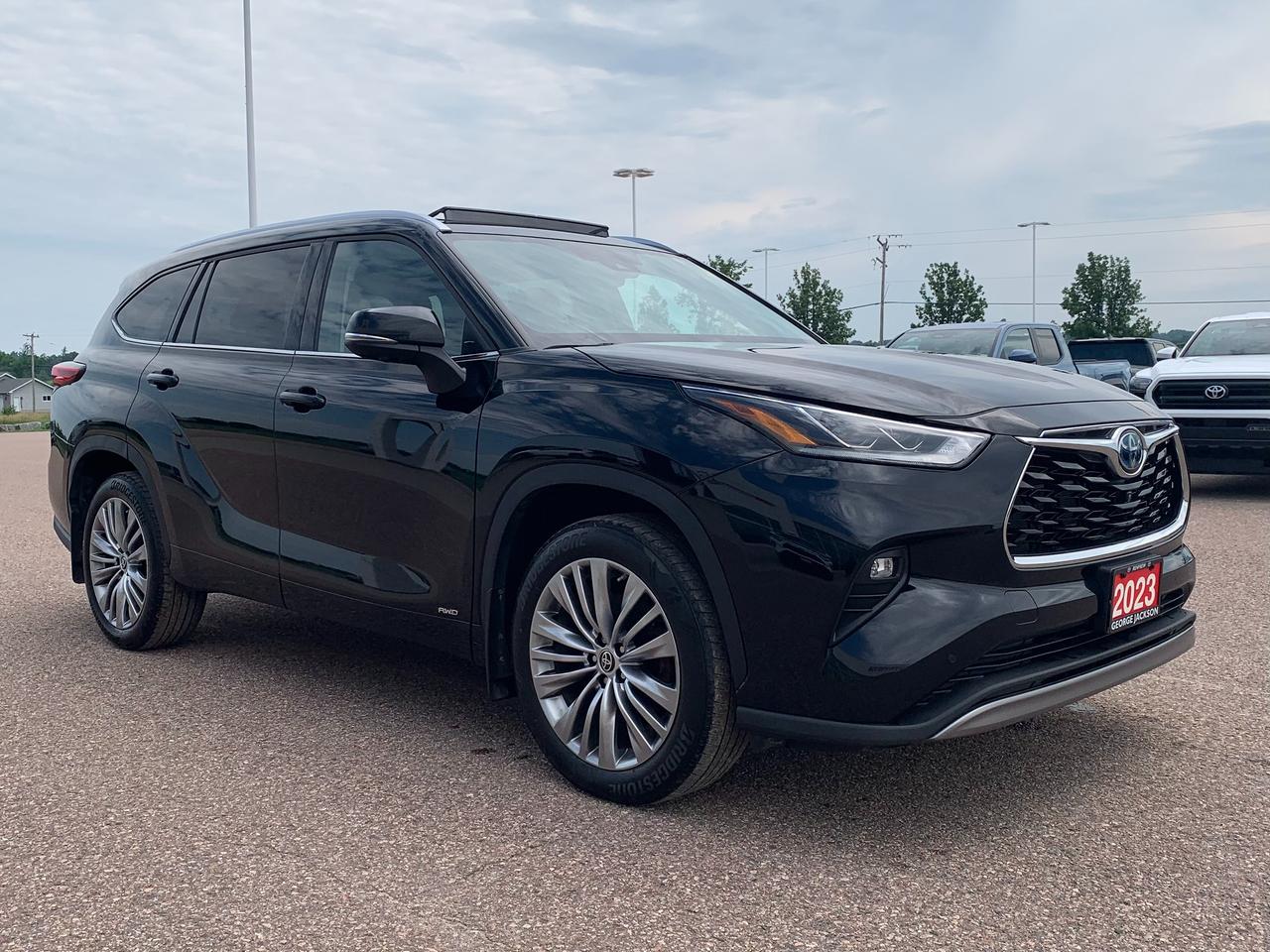 2023 Toyota Highlander Hybrid Platinum Photo