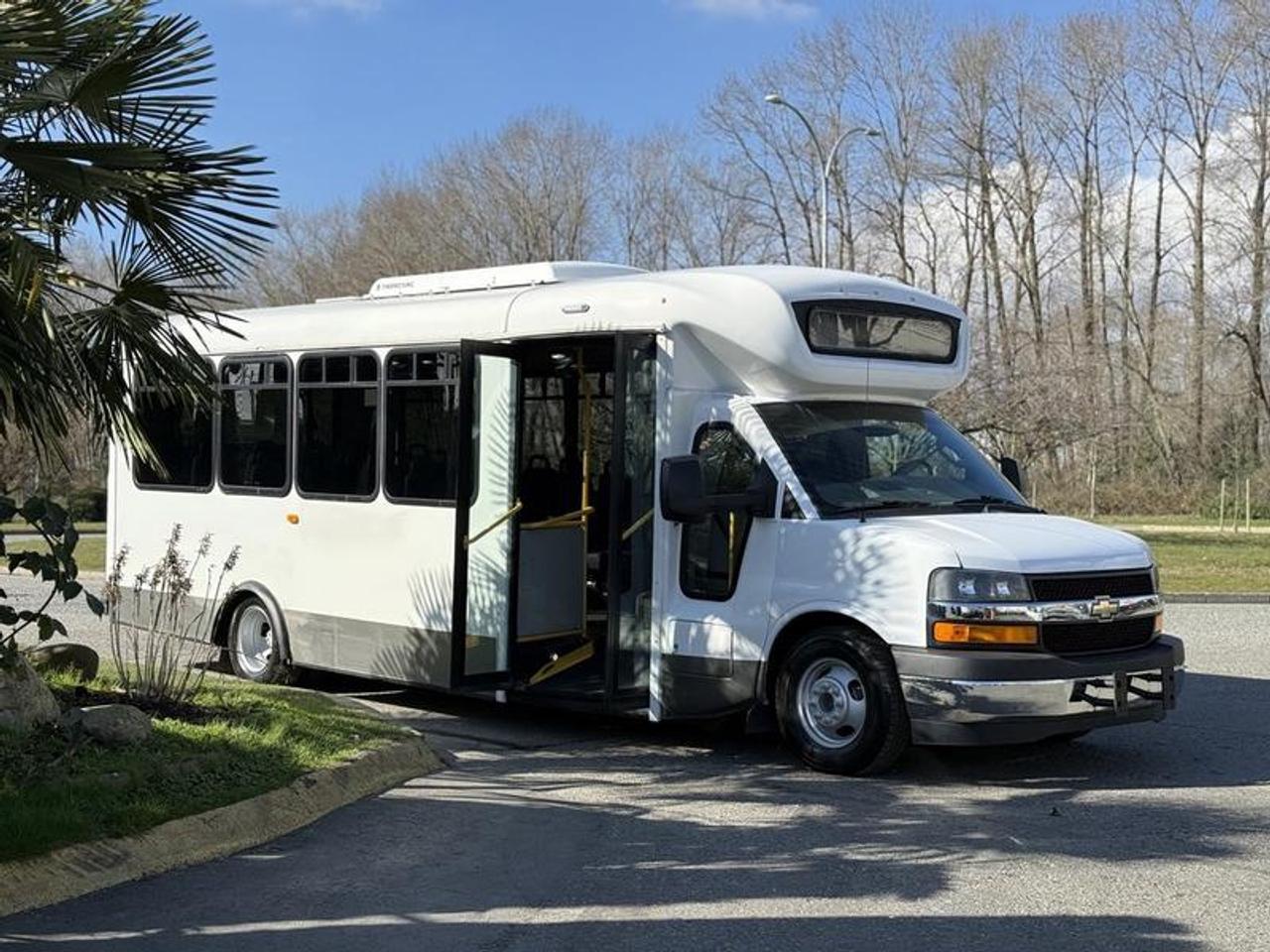 This 2017 Chevrolet Express 4500 kneeling bus is powered by a 6.0L V8 paired with an automatic transmission and rear-wheel drive, and is configured to carry 22 passengers including the driver. It is equipped with a wheelchair ramp, kneel switch, automatic opening and closing passenger door, master body switch, and emergency shut-down switch for operational control. Front and rear Thermo King air conditioning and heat provide passenger comfort, along with cruise control, AM/FM radio, cup holder, and power mirrors. Finished in white with a blue cloth interior, overall dimensions are approximately 27 feet 4 inches long, 9 feet 3 inches wide, and 10 feet 7 inches high, making it well suited for shuttle, transit, or group transportation use.  $29,810.00 plus $375 processing fee, $30,185.00 total payment obligation before taxes.   Listing report, warranty, contract commitment cancellation fee, financing available on approved credit (some limitations and exceptions may apply). All above specifications and information is considered to be accurate but is not guaranteed and no opinion or advice is given as to whether this item should be purchased. We do not allow test drives due to theft, fraud, acts of vandalism and undetectable impaired driving. Instead we provide the following benefits: Complimentary Warranty (with options to extend), Limited Money Back Satisfaction Guarantee on Fully Completed Contracts, Contract Commitment Cancellation, and an Open-Ended Sell-Back Option. Ask seller for details or call 604-522-REPO(7376) to confirm listing availability.