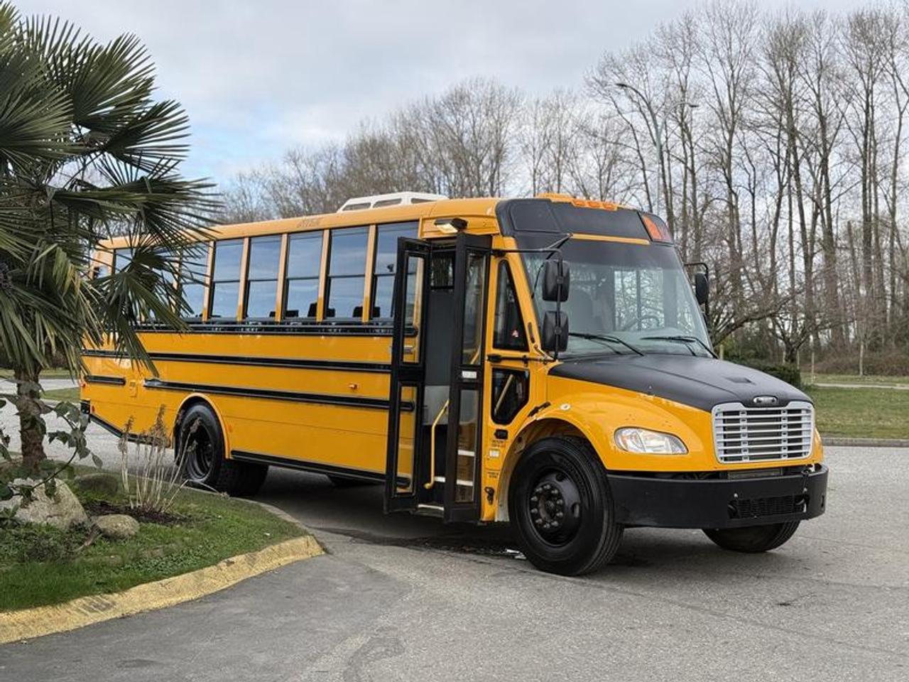 Used 2022 Freightliner B2 Thomas 36-Passenger Cummins Diesel Bus with Hydraulic Brakes for sale in Burnaby, BC