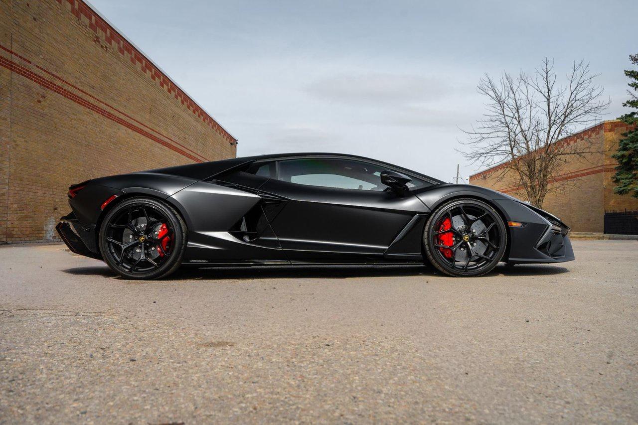 2024 Lamborghini Revuelto HPEV Photo