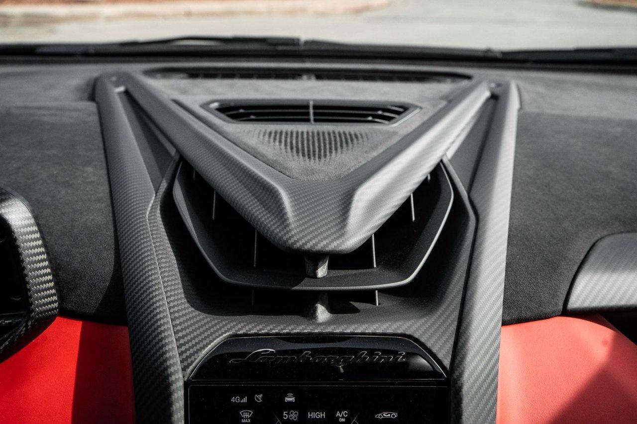 2024 Lamborghini Revuelto HPEV Photo