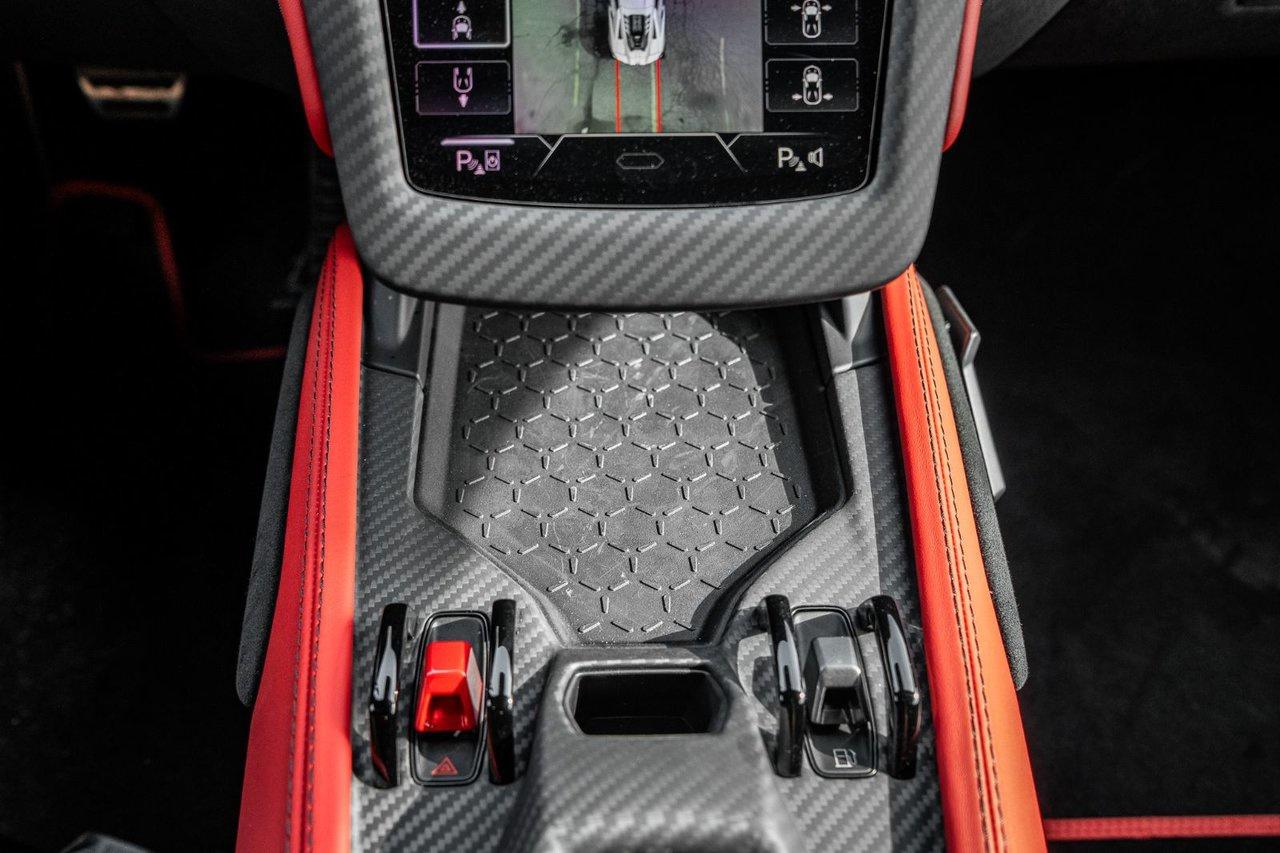 2024 Lamborghini Revuelto HPEV Photo