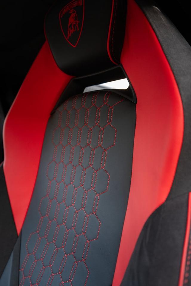 2024 Lamborghini Revuelto HPEV Photo