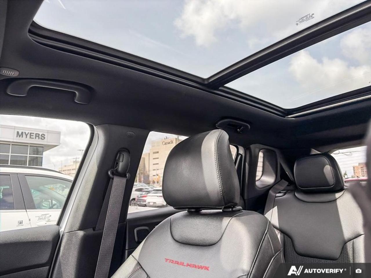 2024 Jeep Compass Trailhawk  TRAILHAWK, AWD, SUNROOF Photo
