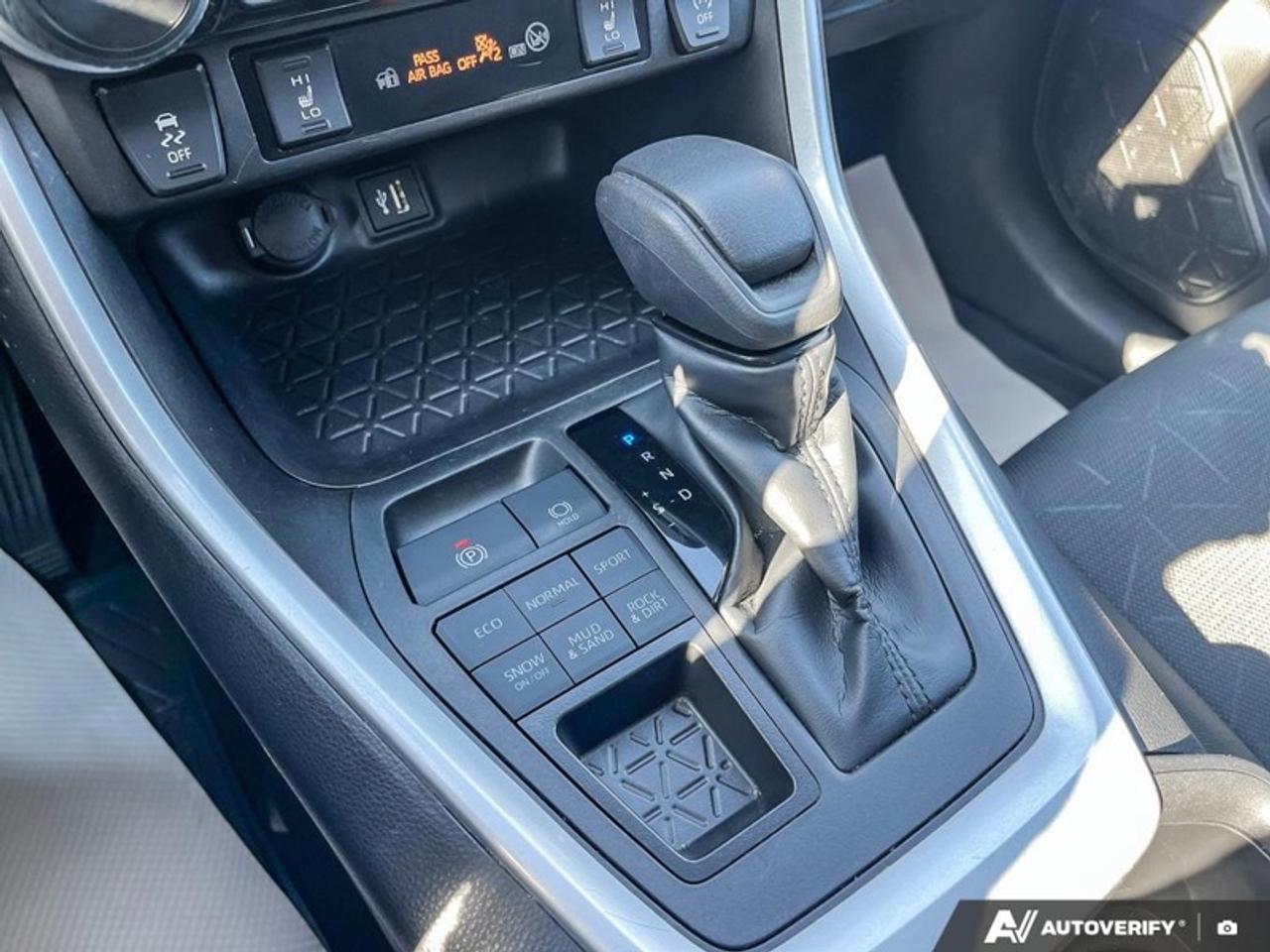 2024 Toyota RAV4 LE  LE, AWD, CERTIFIED Photo