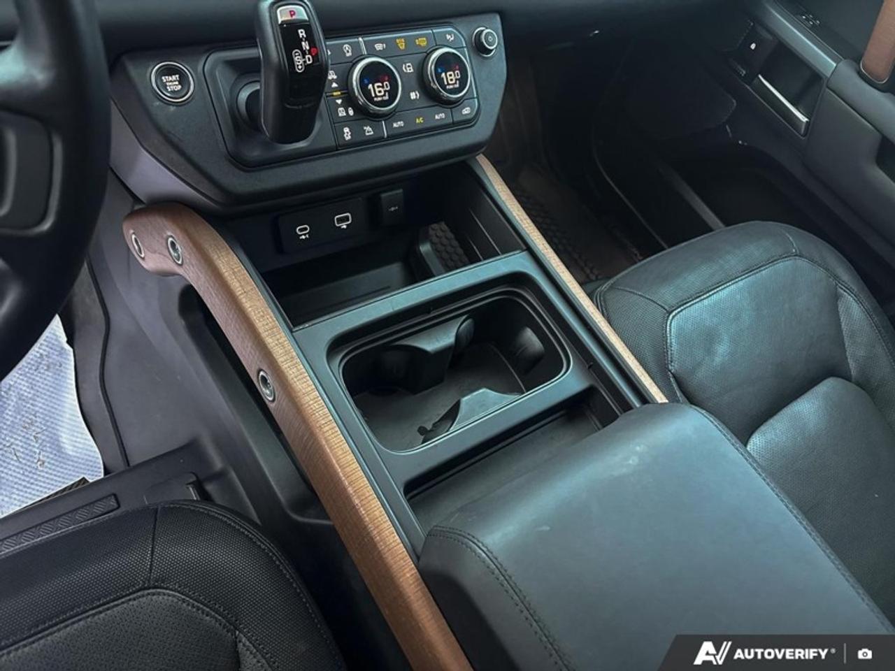 2024 Land Rover Defender 110 P400 X-Dynamic SE  110 P400 X DYNAMIC SE Photo
