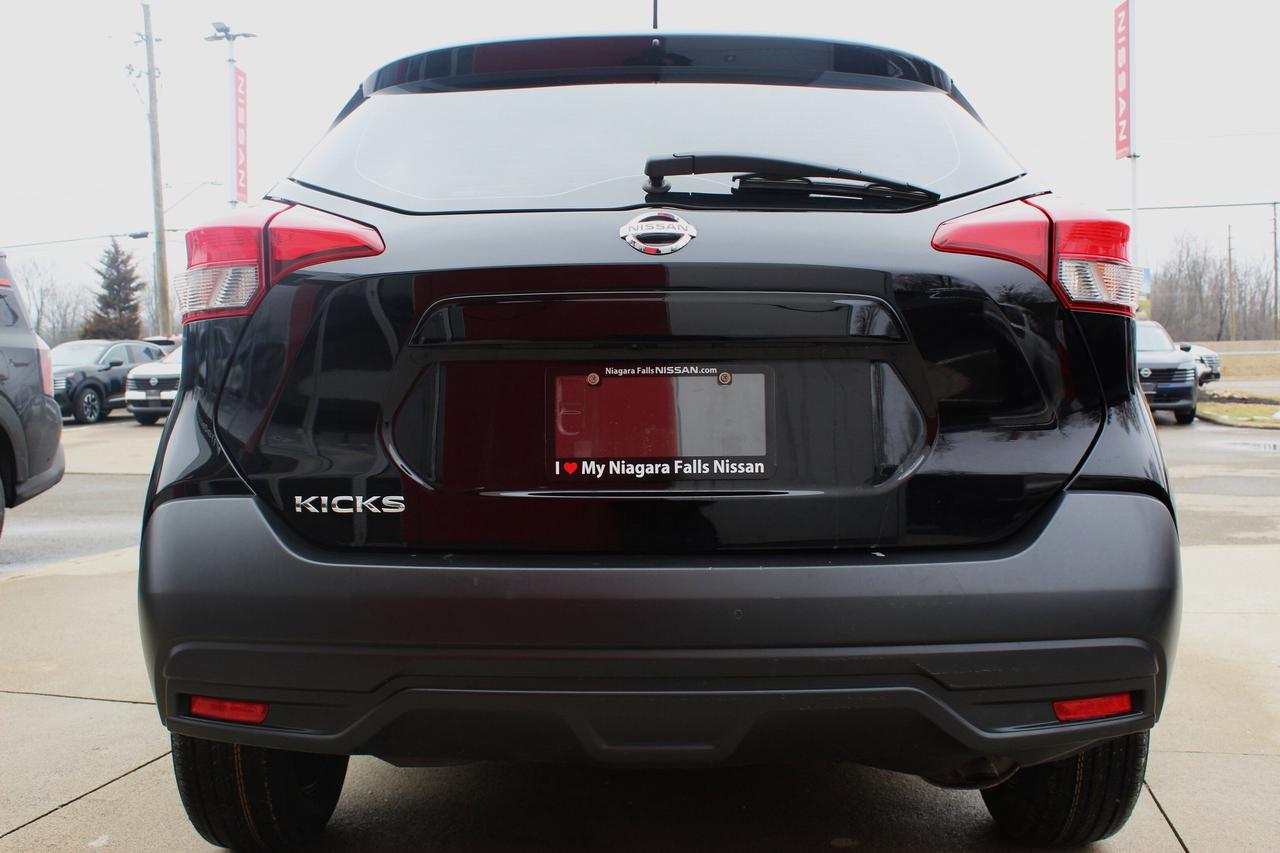 2019 Nissan Kicks 1-owner, Low kilo, Dealer Serviced Photo3