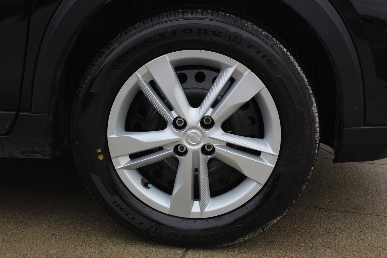 2019 Nissan Kicks 1-owner, Low kilo, Dealer Serviced Photo