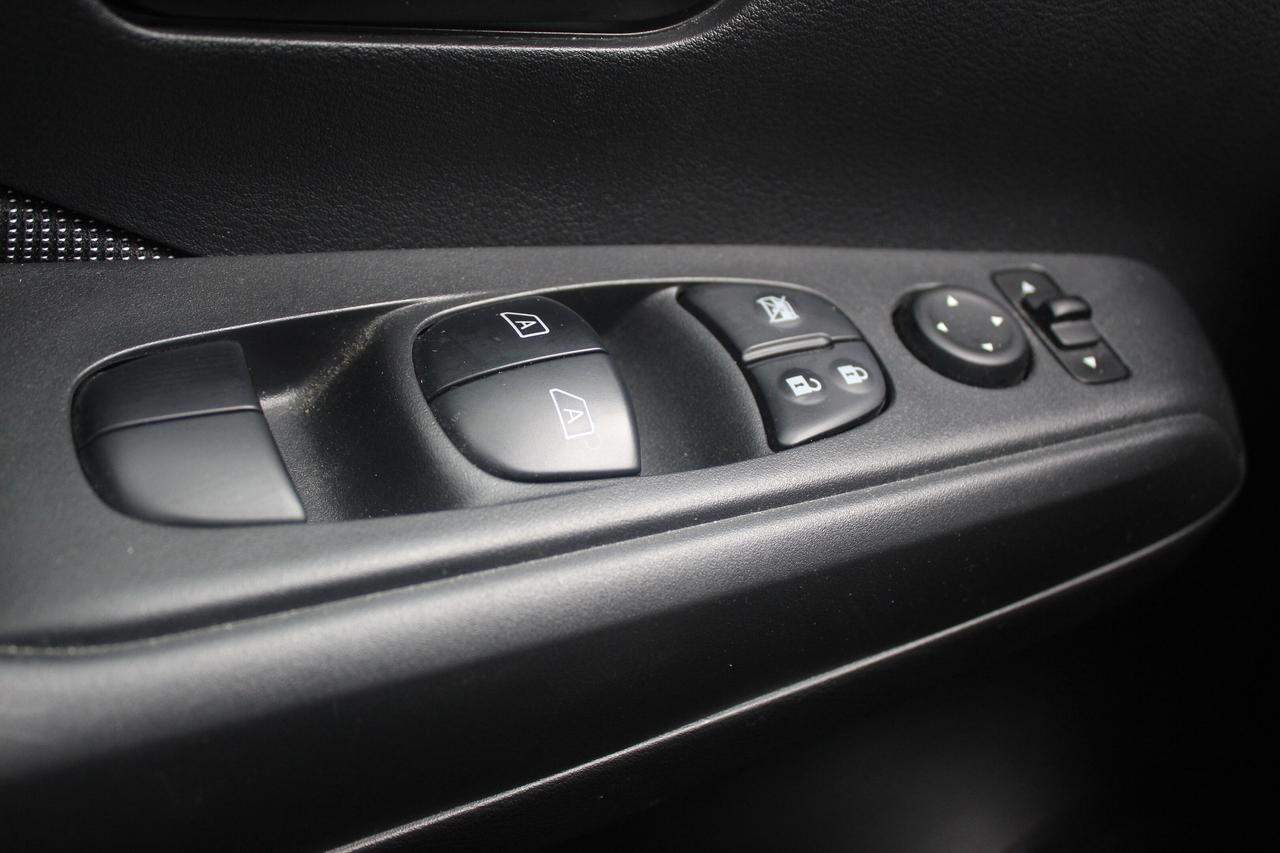 2019 Nissan Kicks 1-owner, Low kilo, Dealer Serviced Photo