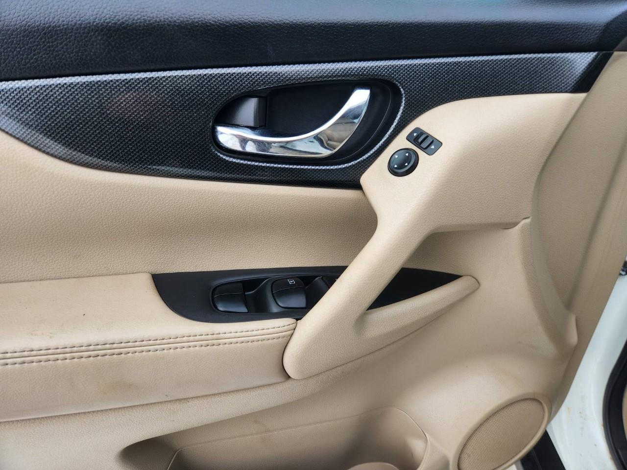 2016 Nissan Rogue SL Premium (CVT) 4dr All-Wheel Drive Photo