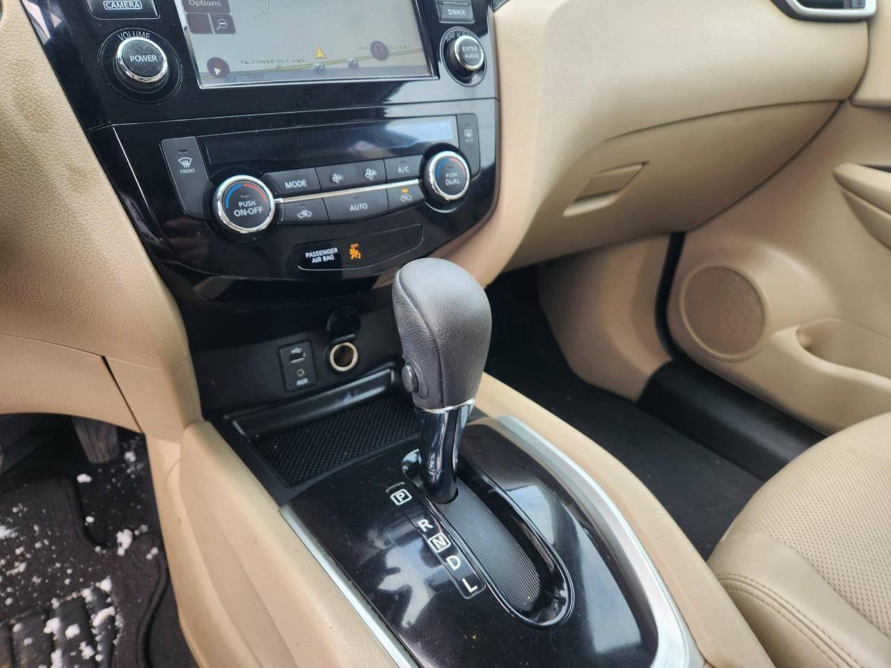 2016 Nissan Rogue SL Premium (CVT) 4dr All-Wheel Drive Photo