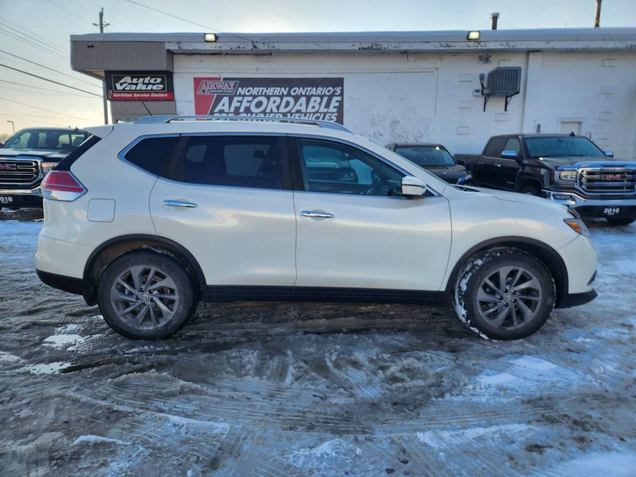 2016 Nissan Rogue SL Premium (CVT) 4dr All-Wheel Drive Photo