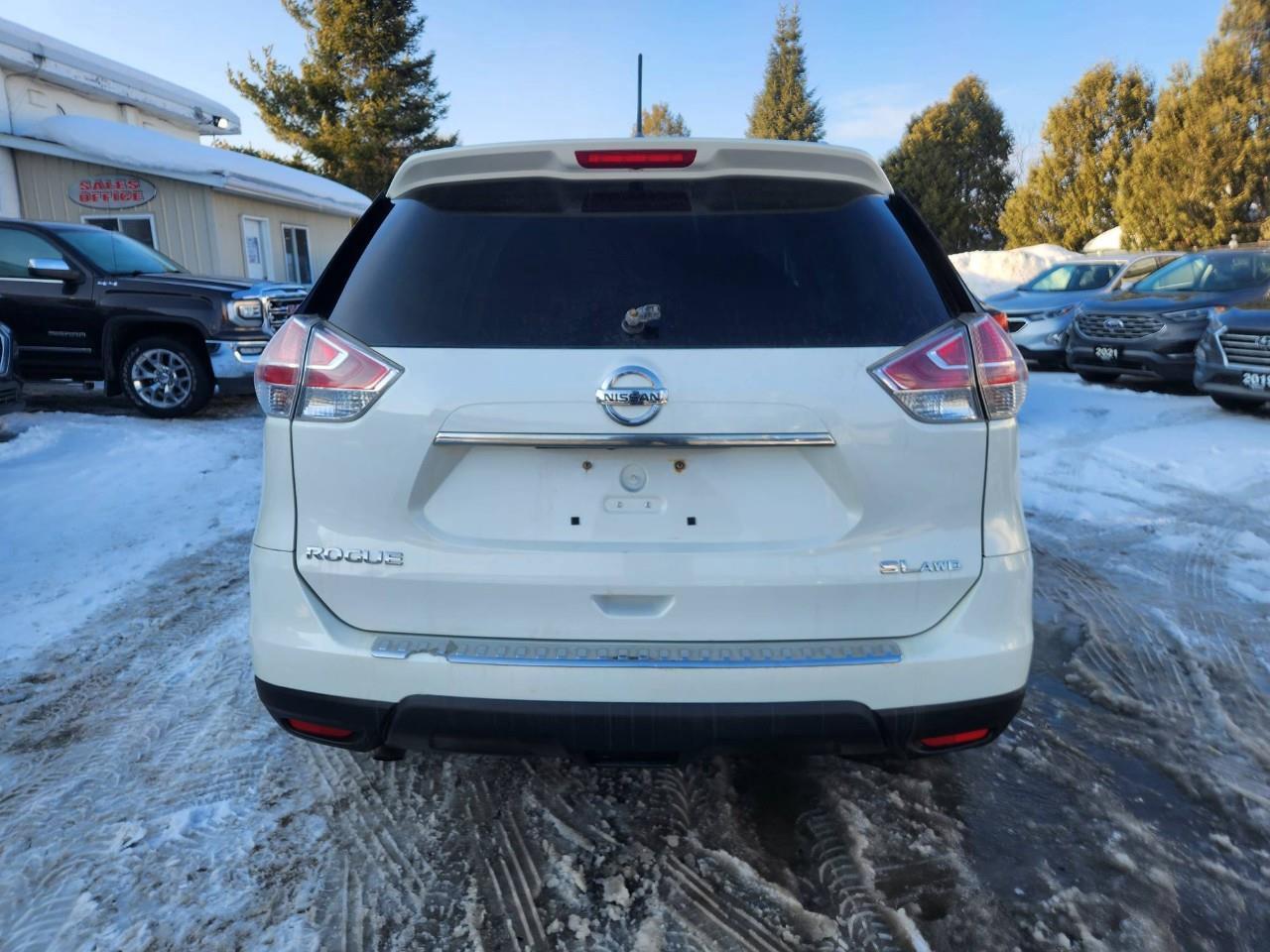 2016 Nissan Rogue SL Premium (CVT) 4dr All-Wheel Drive Photo