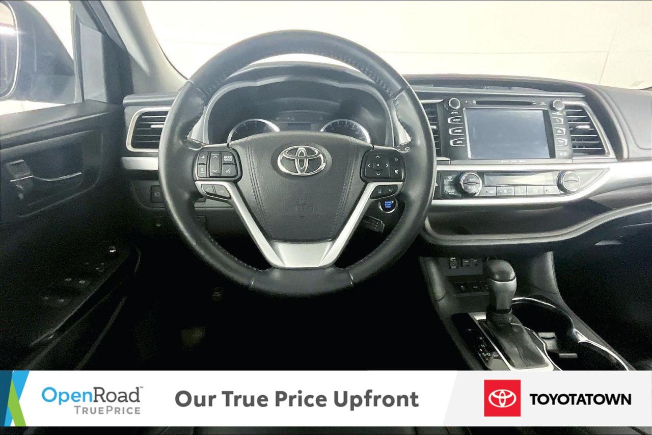 2019 Toyota Highlander XLE! LOADED! LOW MILEAGE! Photo