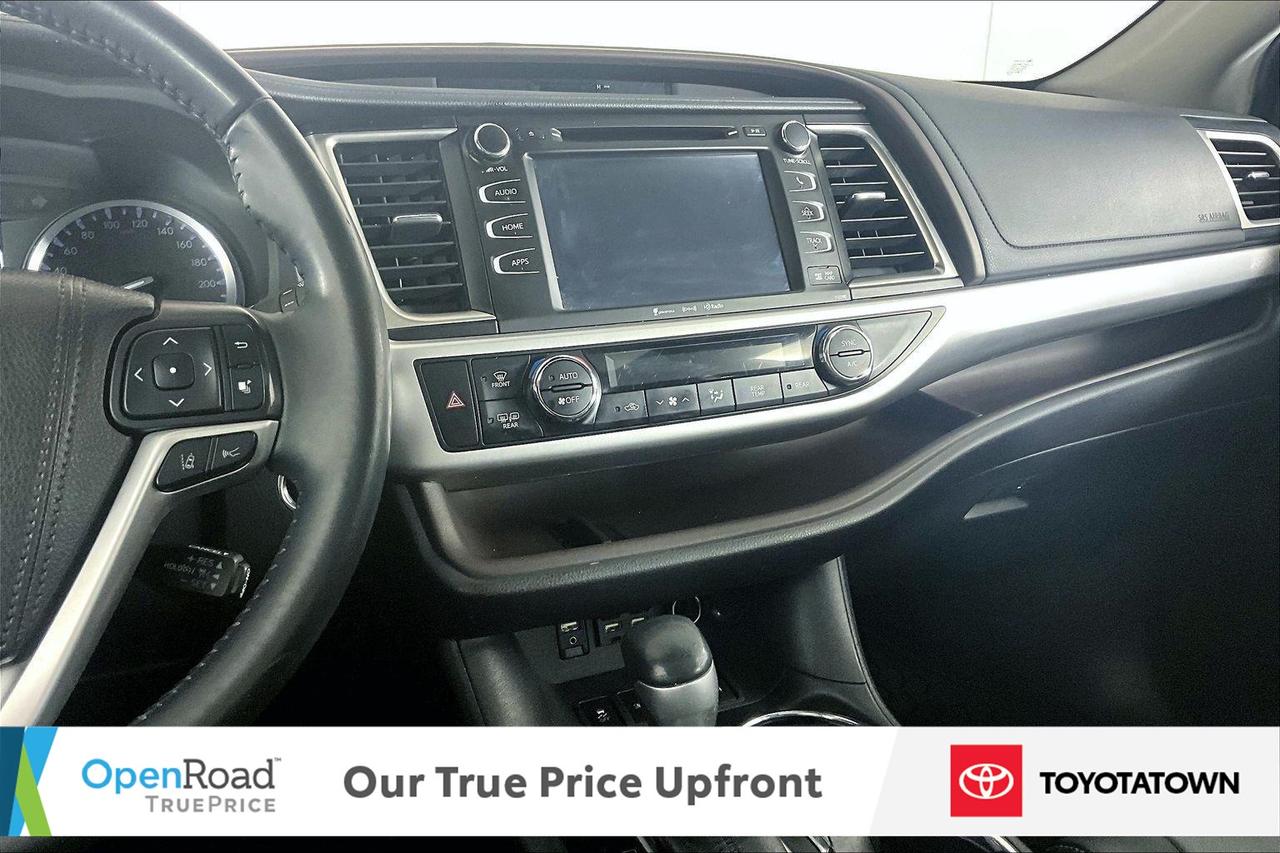 2019 Toyota Highlander XLE! LOADED! LOW MILEAGE! Photo