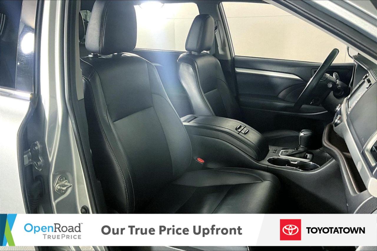 2019 Toyota Highlander XLE! LOADED! LOW MILEAGE! Photo