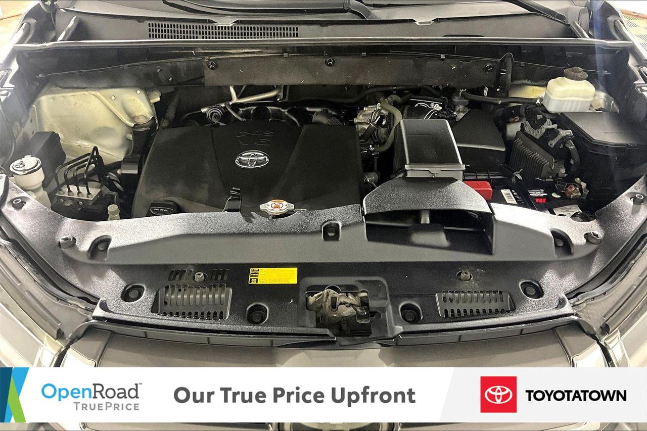 2019 Toyota Highlander XLE! LOADED! LOW MILEAGE! Photo