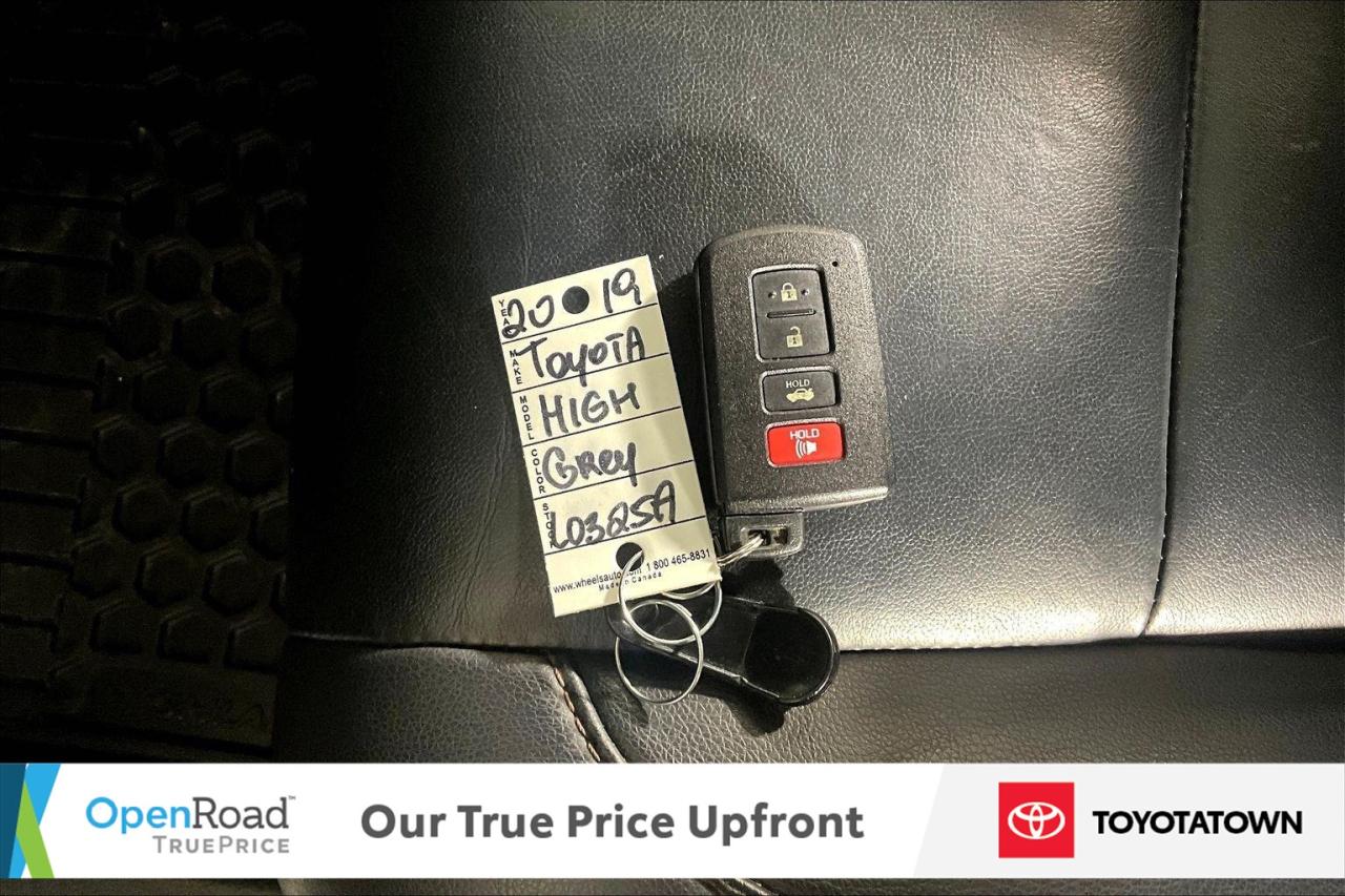 2019 Toyota Highlander XLE! LOADED! LOW MILEAGE! Photo