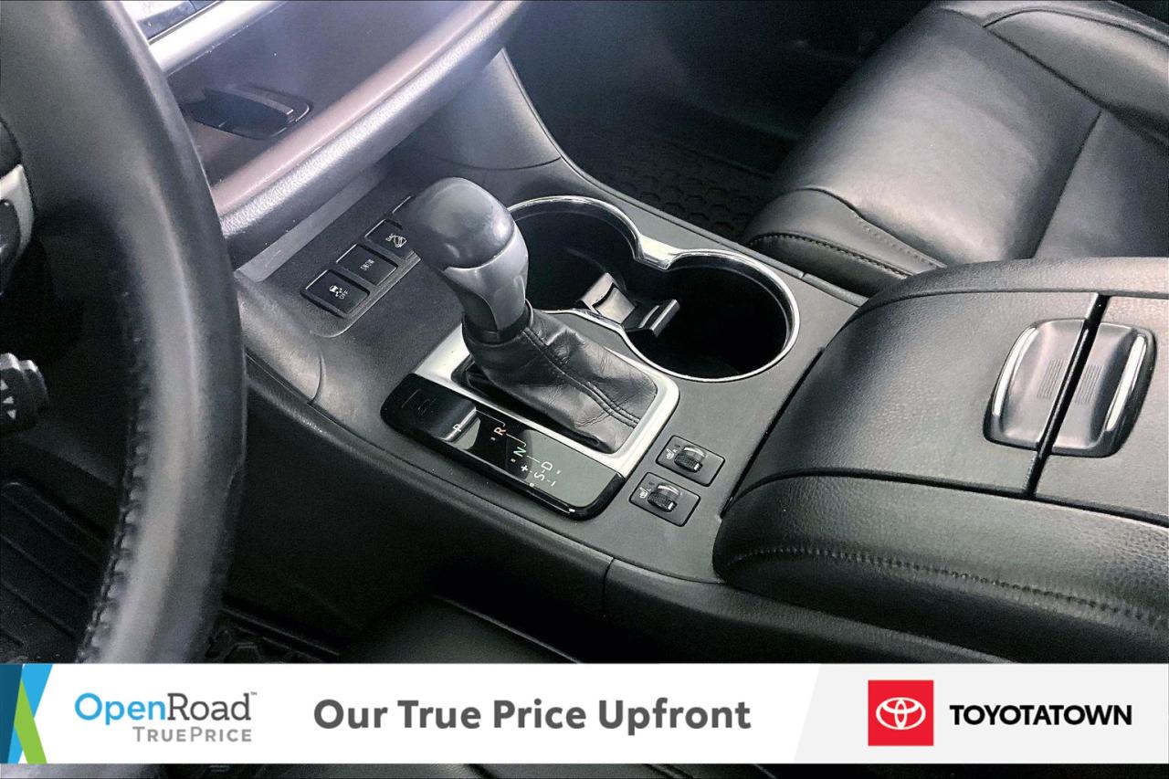 2019 Toyota Highlander XLE! LOADED! LOW MILEAGE! Photo