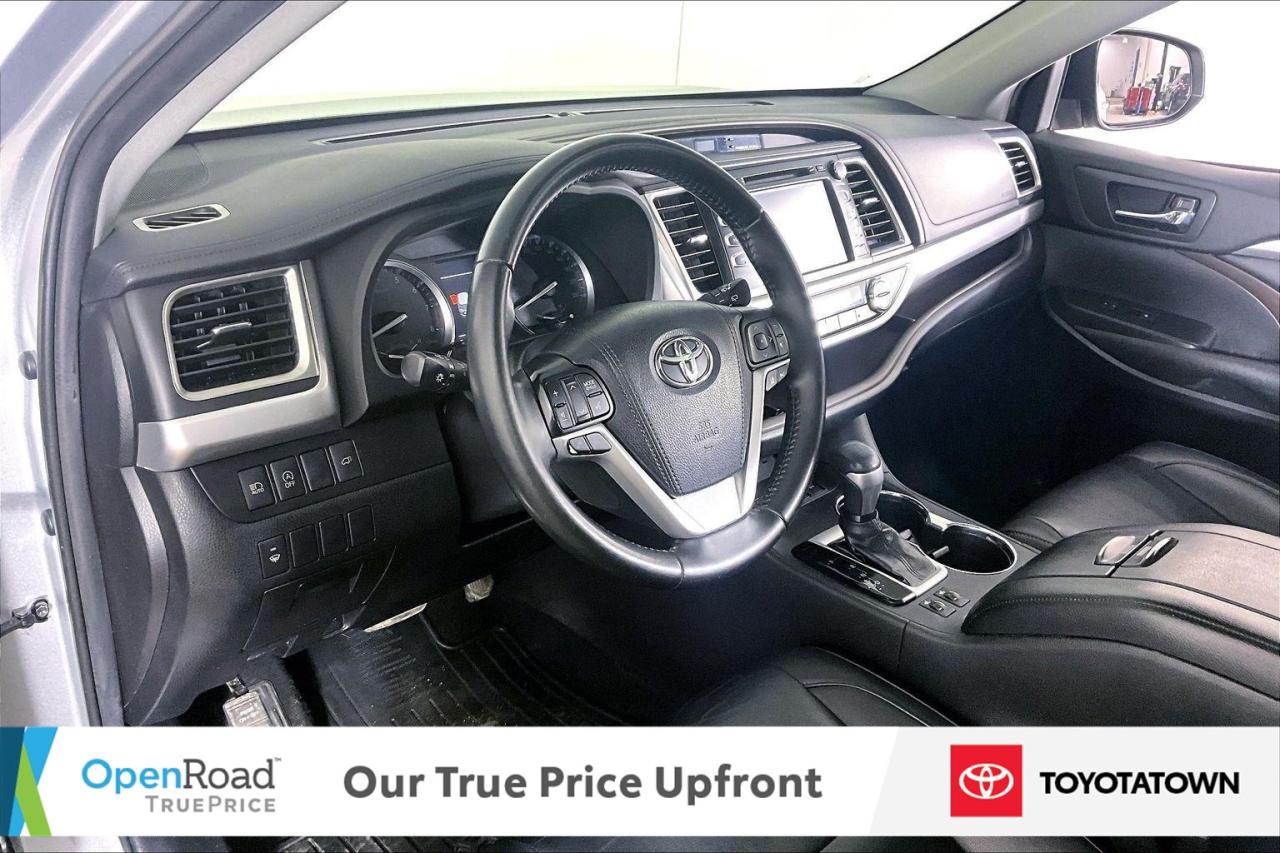 2019 Toyota Highlander XLE! LOADED! LOW MILEAGE! Photo