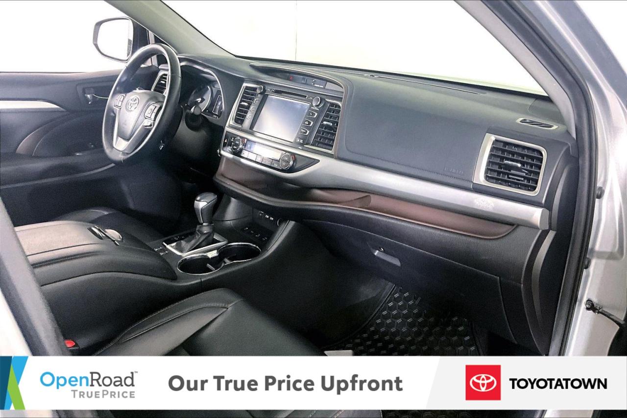 2019 Toyota Highlander XLE! LOADED! LOW MILEAGE! Photo