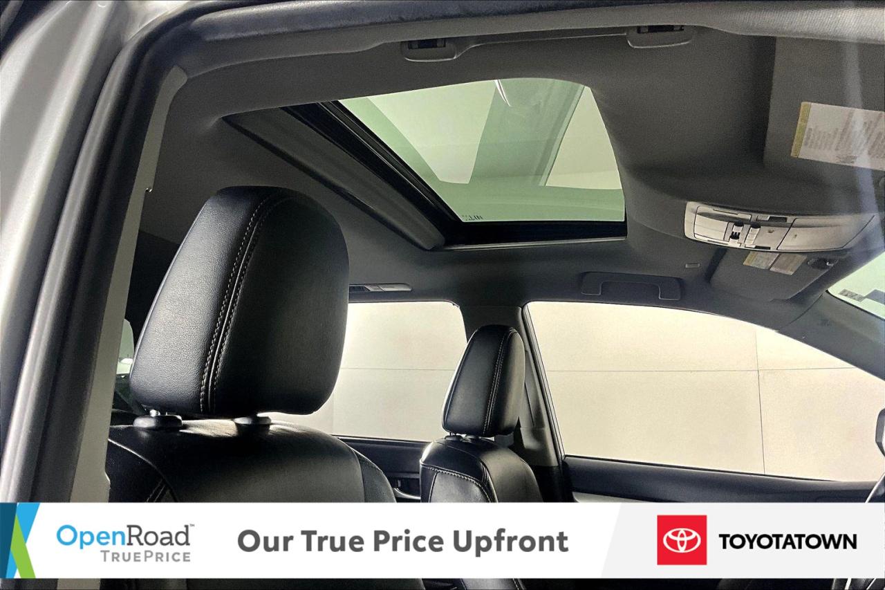 2019 Toyota Highlander XLE! LOADED! LOW MILEAGE! Photo