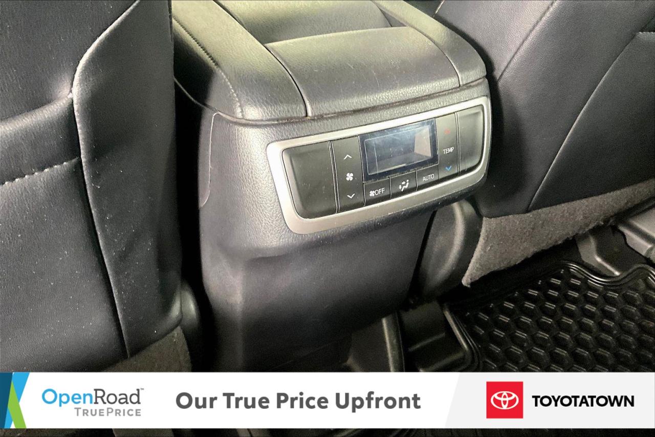 2019 Toyota Highlander XLE! LOADED! LOW MILEAGE! Photo