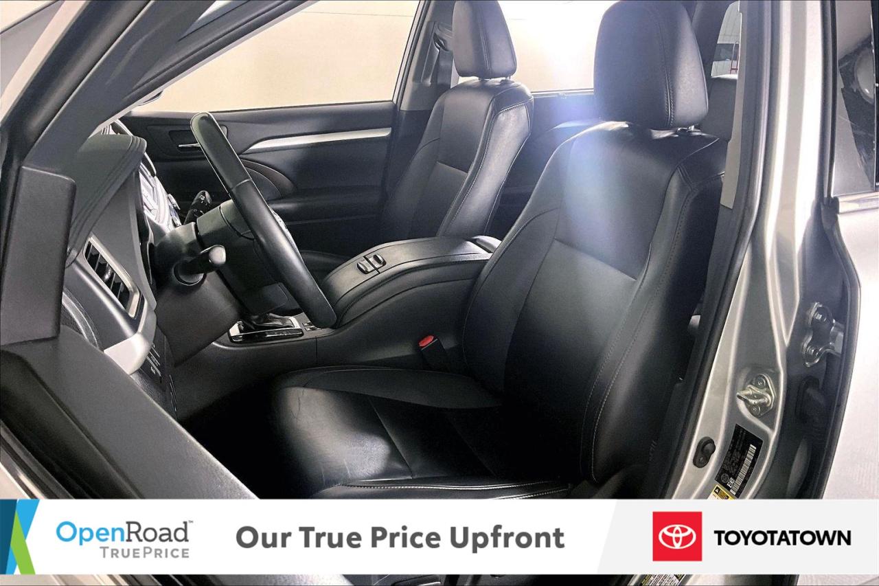 2019 Toyota Highlander XLE! LOADED! LOW MILEAGE! Photo