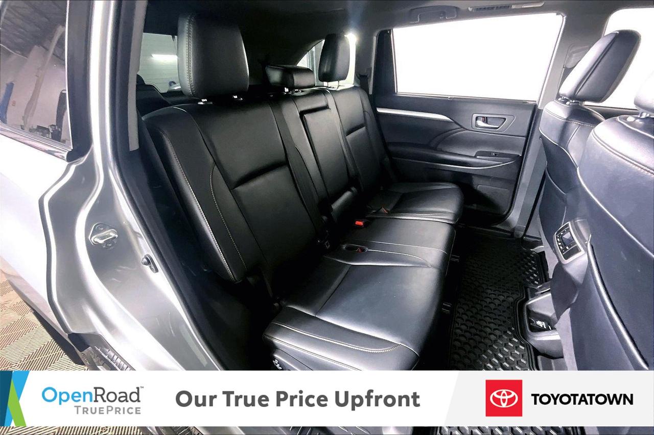 2019 Toyota Highlander XLE! LOADED! LOW MILEAGE! Photo