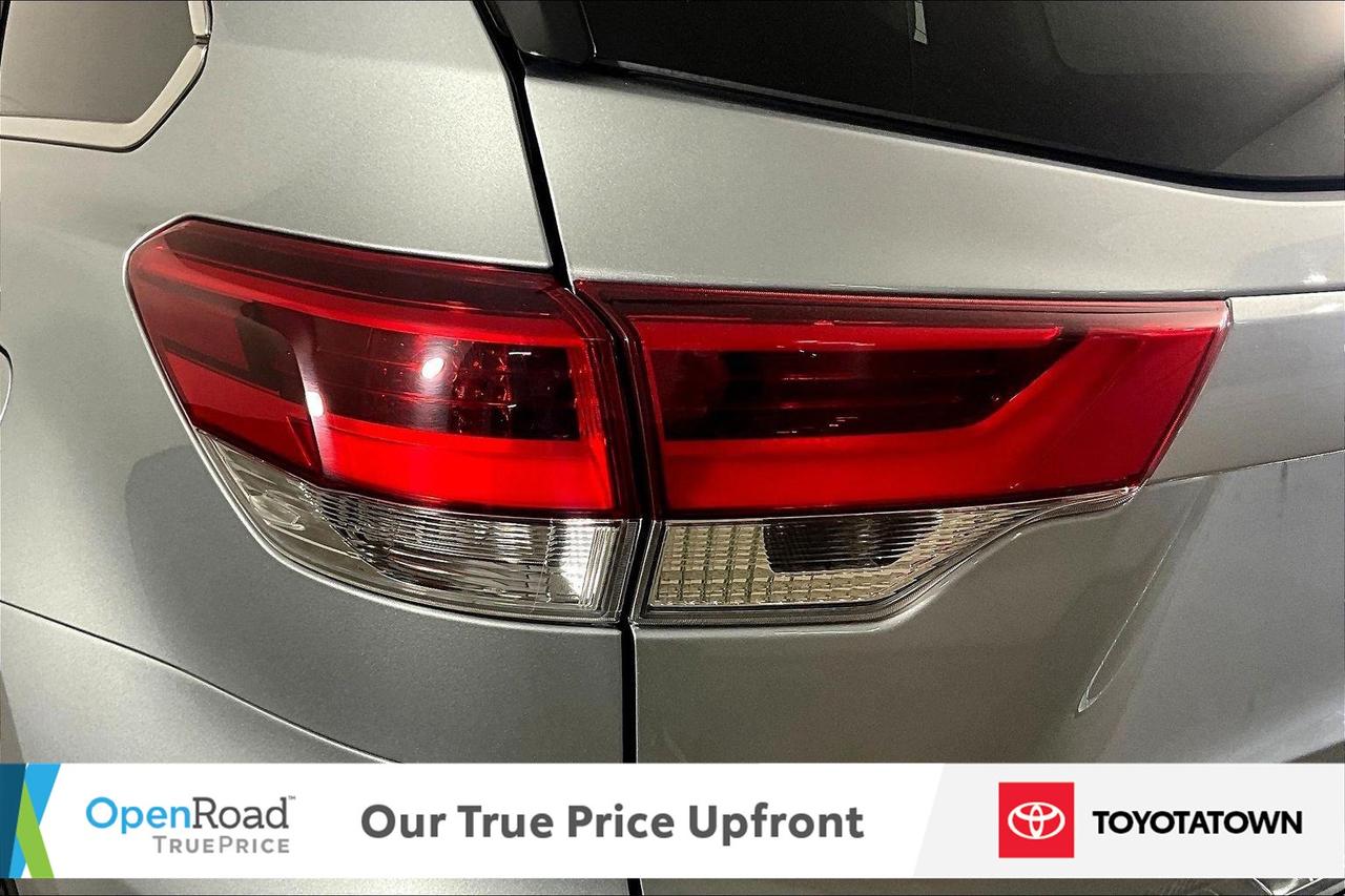 2019 Toyota Highlander XLE! LOADED! LOW MILEAGE! Photo