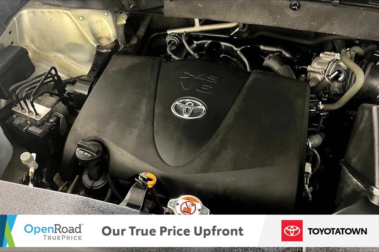 2019 Toyota Highlander XLE! LOADED! LOW MILEAGE! Photo