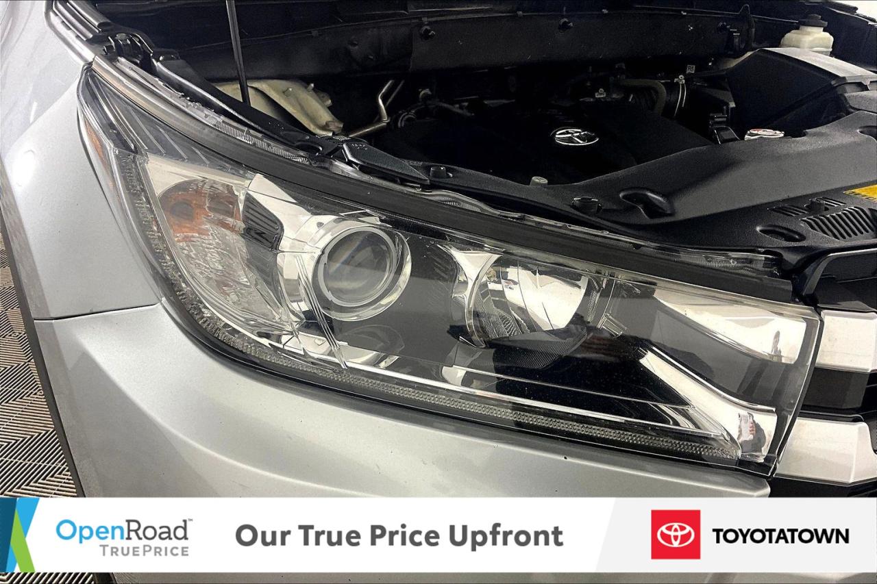 2019 Toyota Highlander XLE! LOADED! LOW MILEAGE! Photo