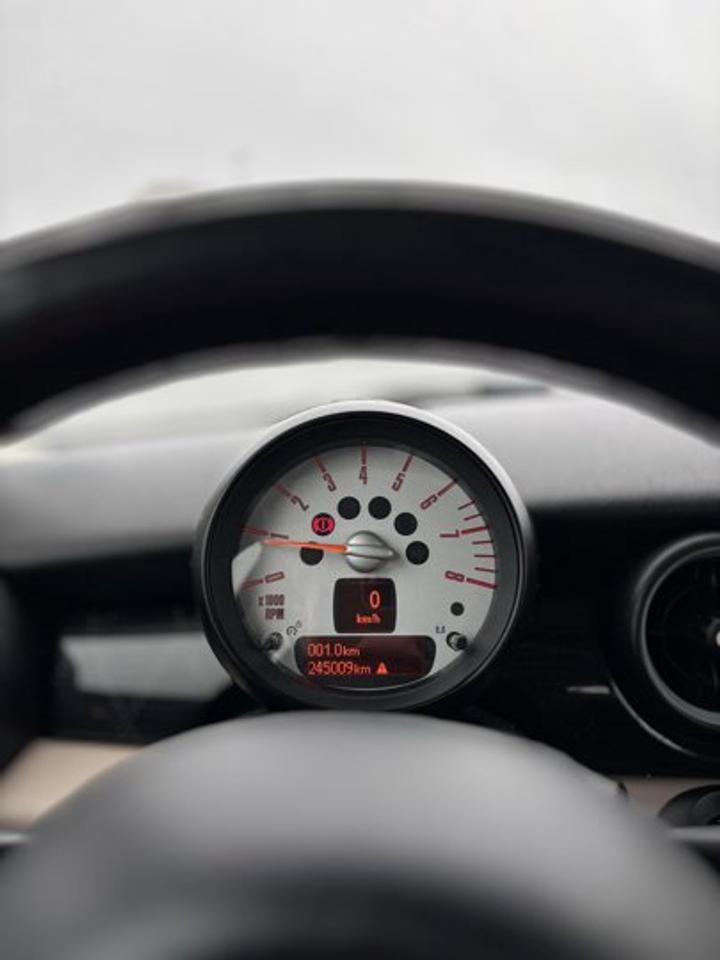 13686140