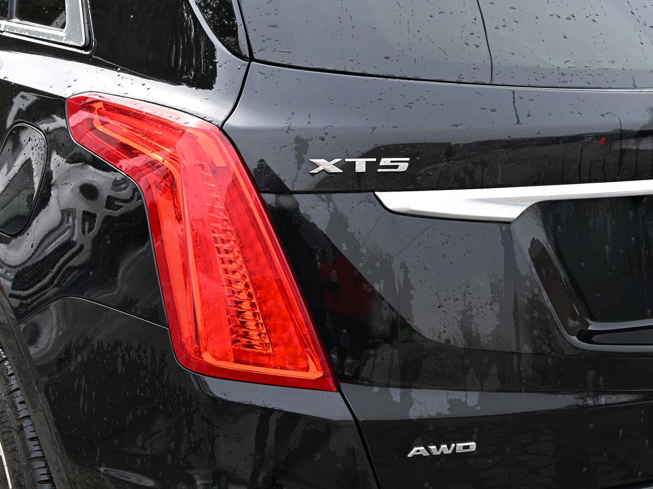 2018 Cadillac XT5 Luxury AWD Photo