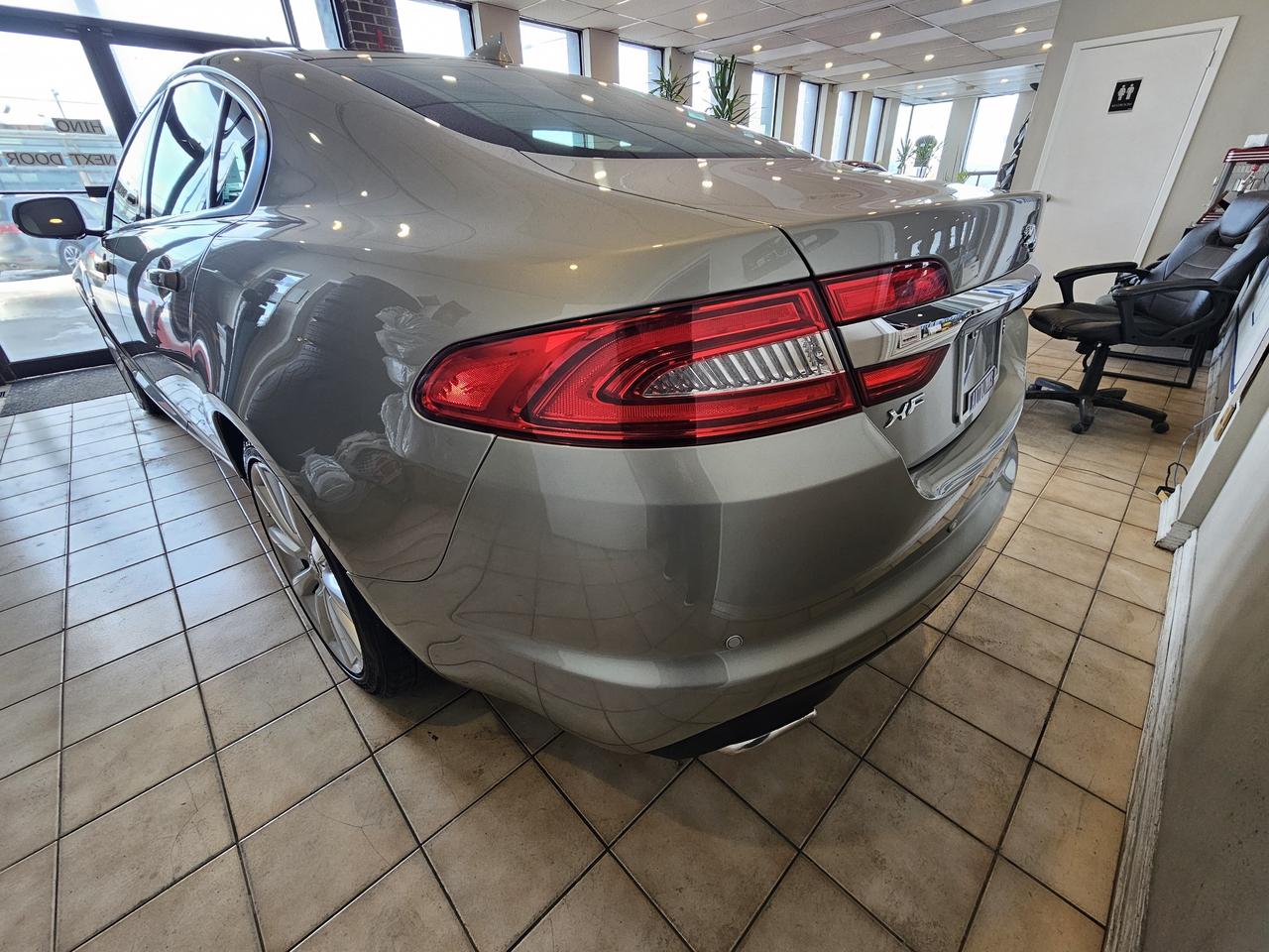 2013 Jaguar XF 4dr Sdn V6 AWD Photo