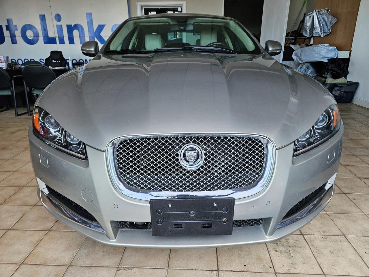 2013 Jaguar XF 4dr Sdn V6 AWD Photo