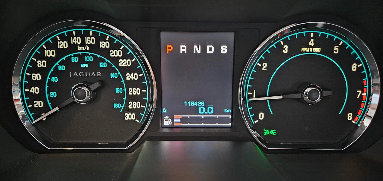 2013 Jaguar XF 4dr Sdn V6 AWD Photo4