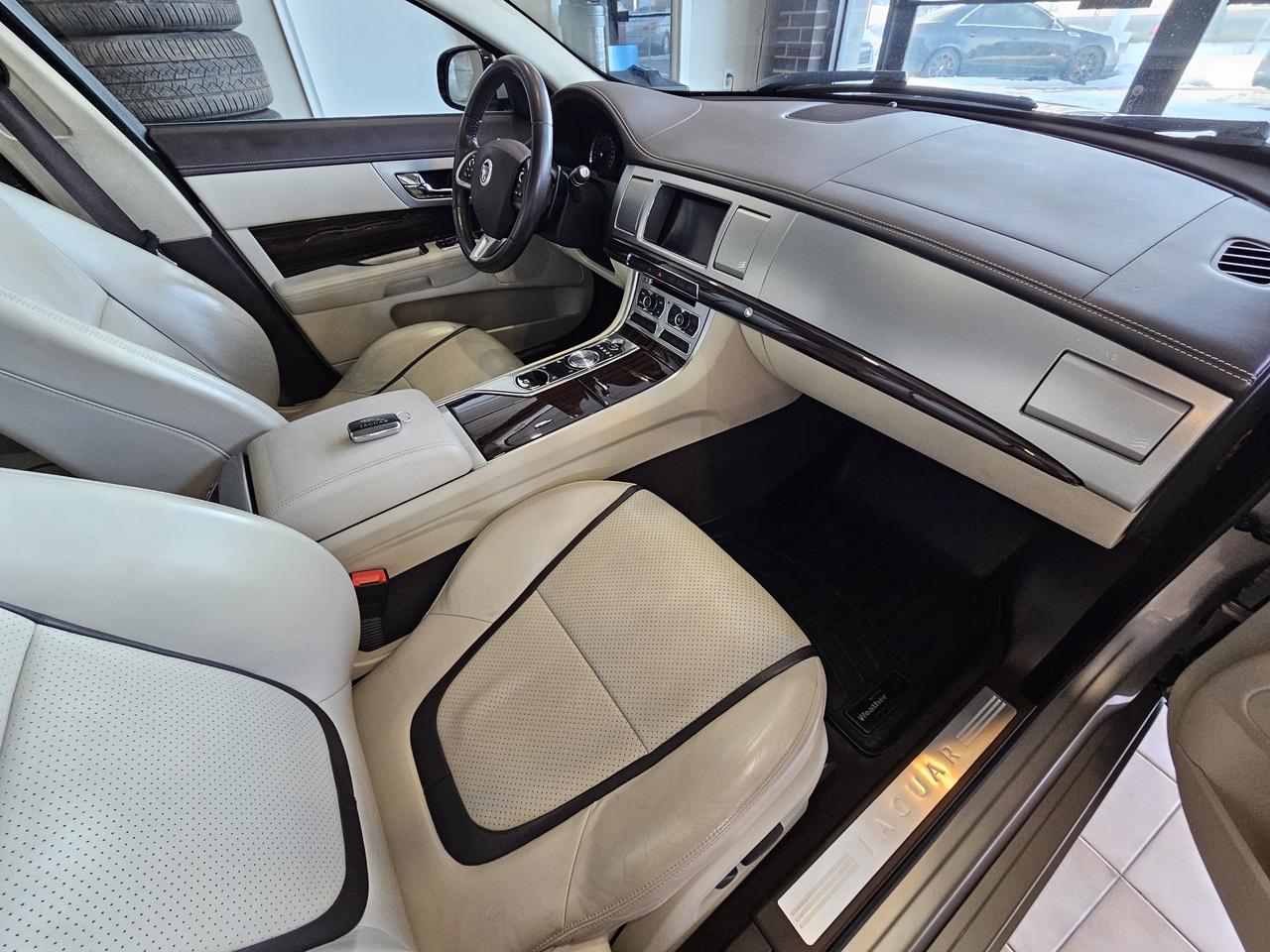 2013 Jaguar XF 4dr Sdn V6 AWD Photo